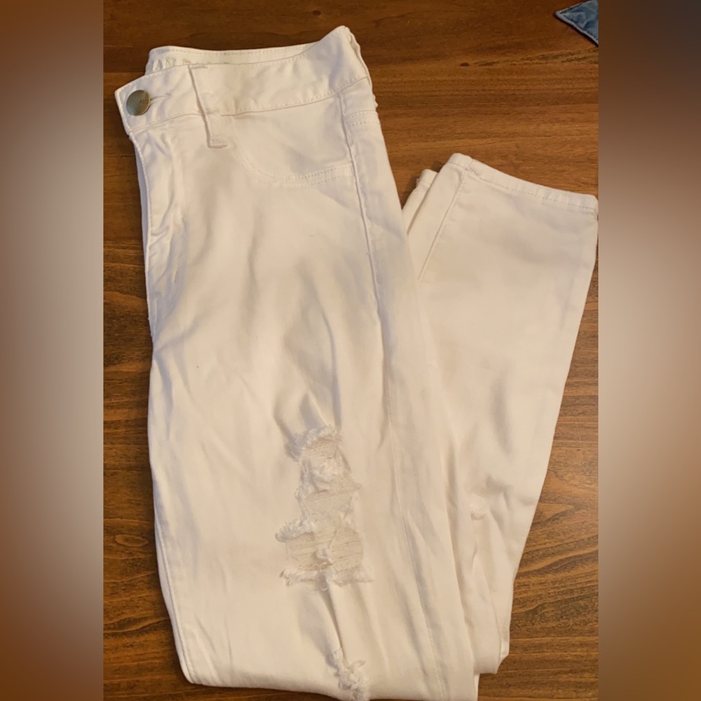 American Eagle white ripped jeans